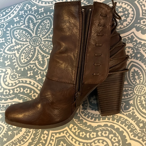 TG Brown ankle boots with lace up detailing - Picture 9 of 14